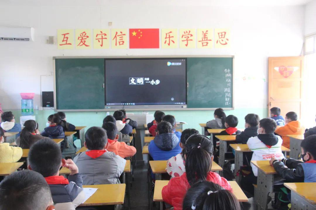 俄军紧盯哈尔科夫，攻坚战前兆？乌总司令预判大战，调集大军备战